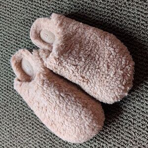 Cozy Beige Fuzzy Slippers